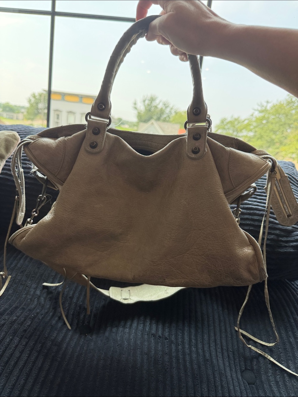 Vintage Greige Balenciaga Leather City Handbag - Picture 5 of 16
